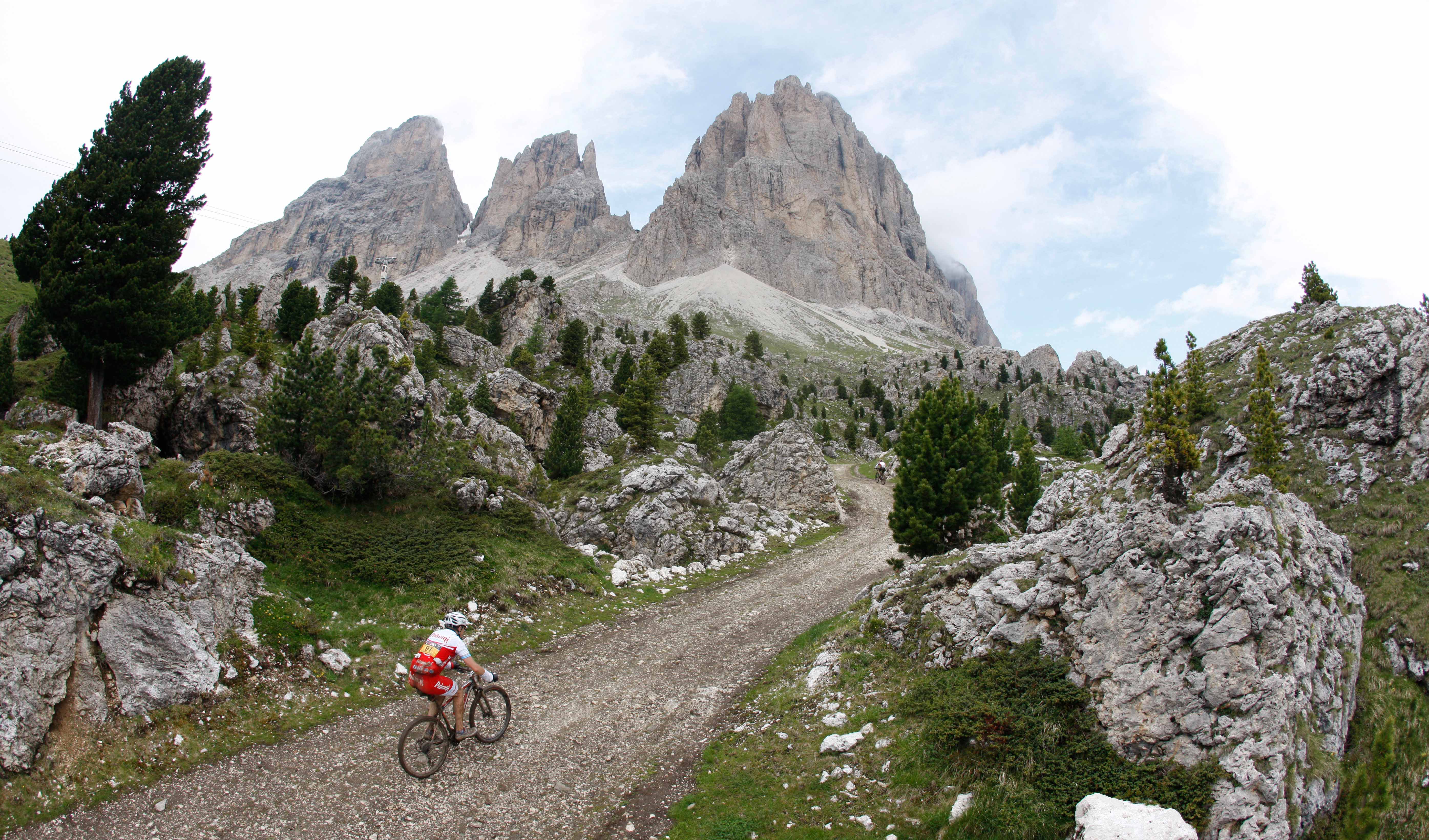 Sellaronda HERO 05_Pentaphoto.jpg